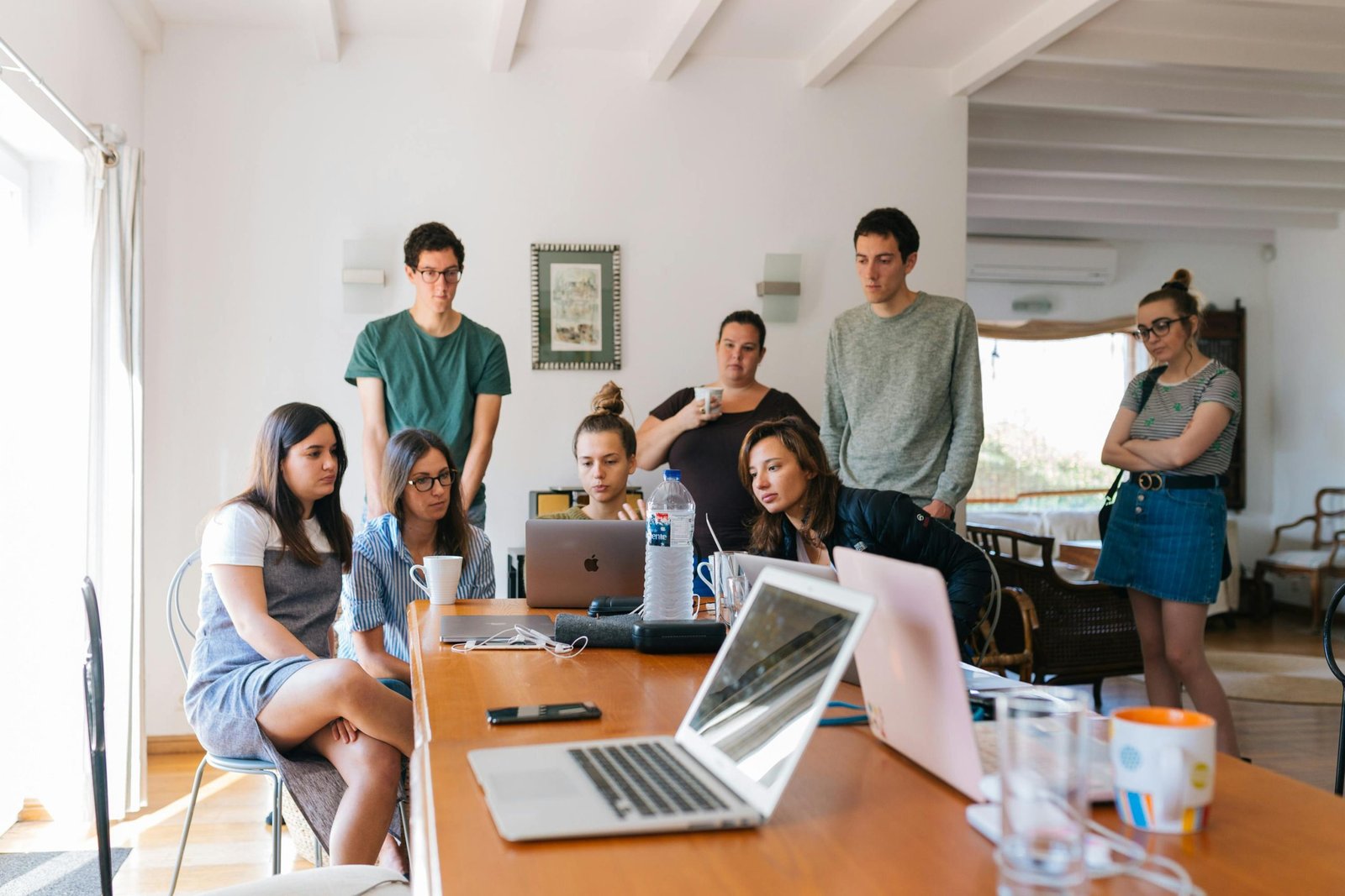Consultoría en estrategia digital y monitoreo corporativo en Ecuador